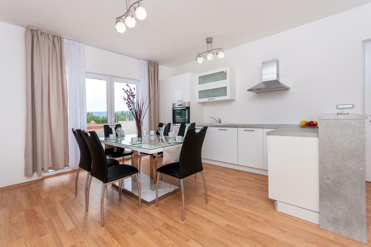 Apartman Mira- Omiš Eksteriør bilde